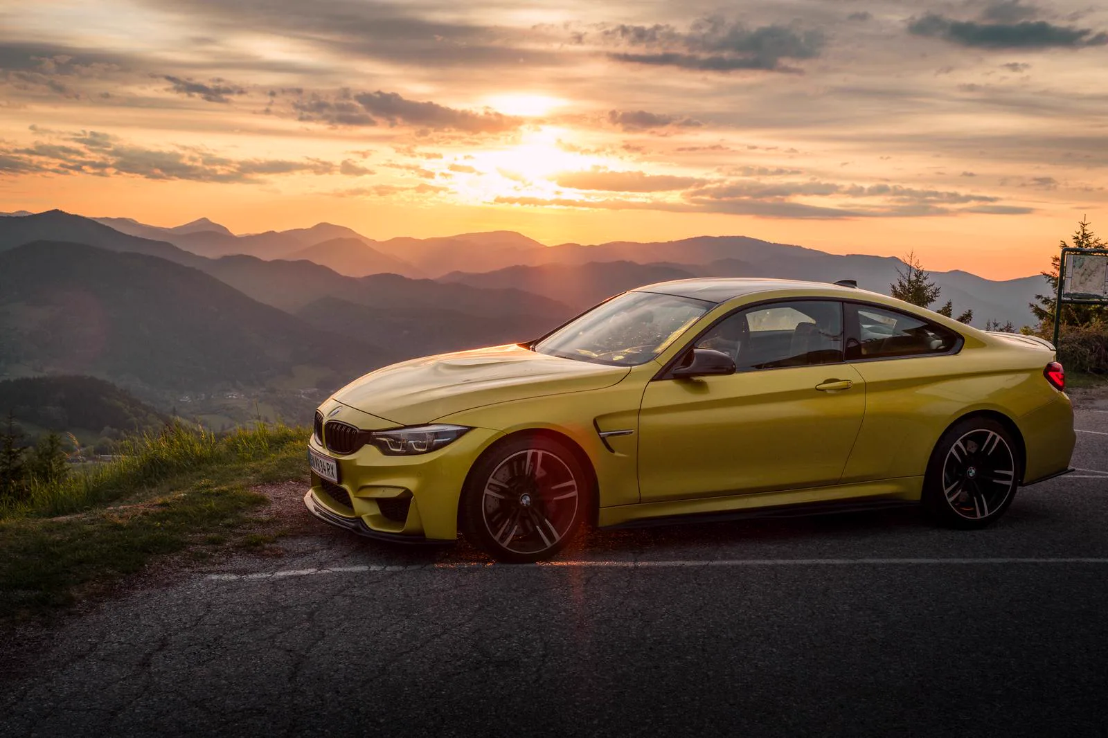 BMW M4 F82 gold
